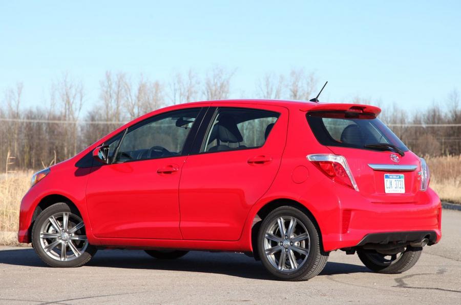  Toyota Yaris SE 2012 года  (фото 33 из 33)